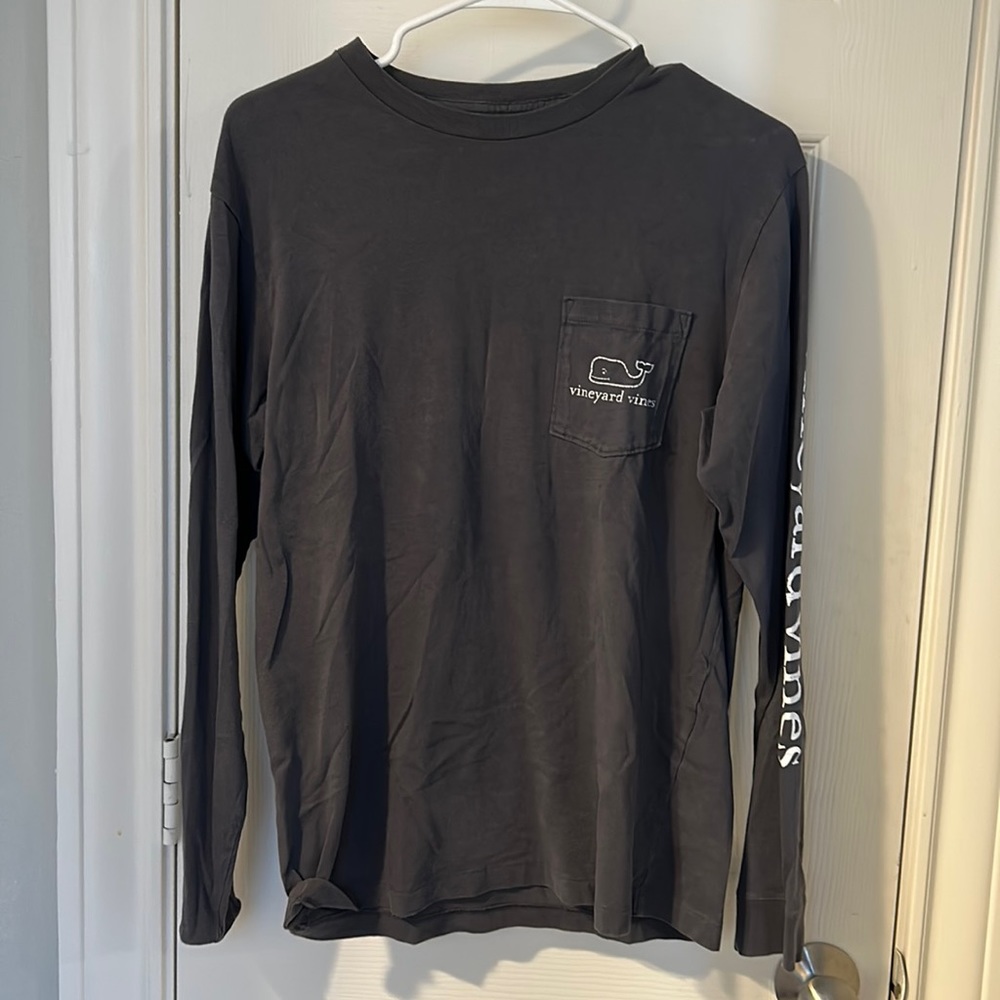 Vineyard vines shirt, size xs, color grey